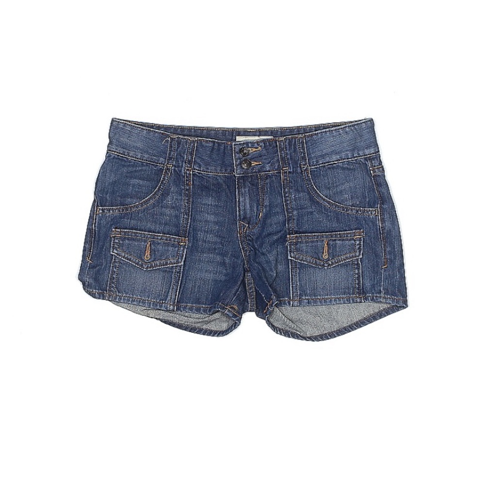 Old navy denim shorts w/ cute button pockets